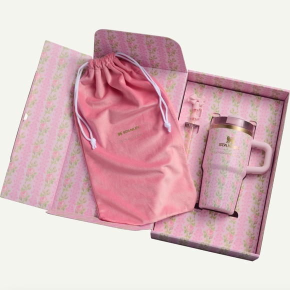 The Stanley x LoveShackFancy Quencher | 20 OZ - Blooming Heirloom - New in Box - Picture 2 of 5